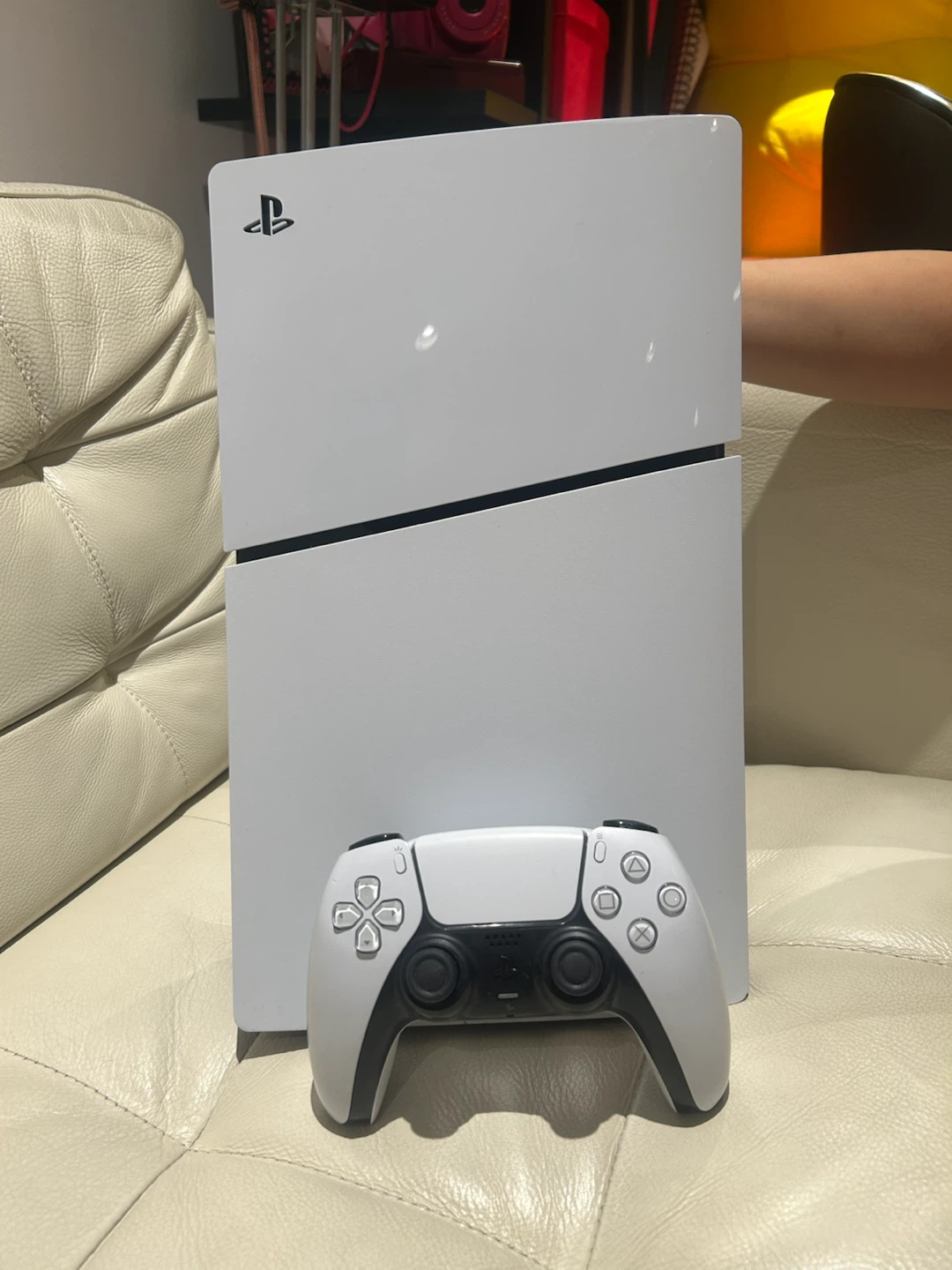 Ps5 with a controller and games - photo 4