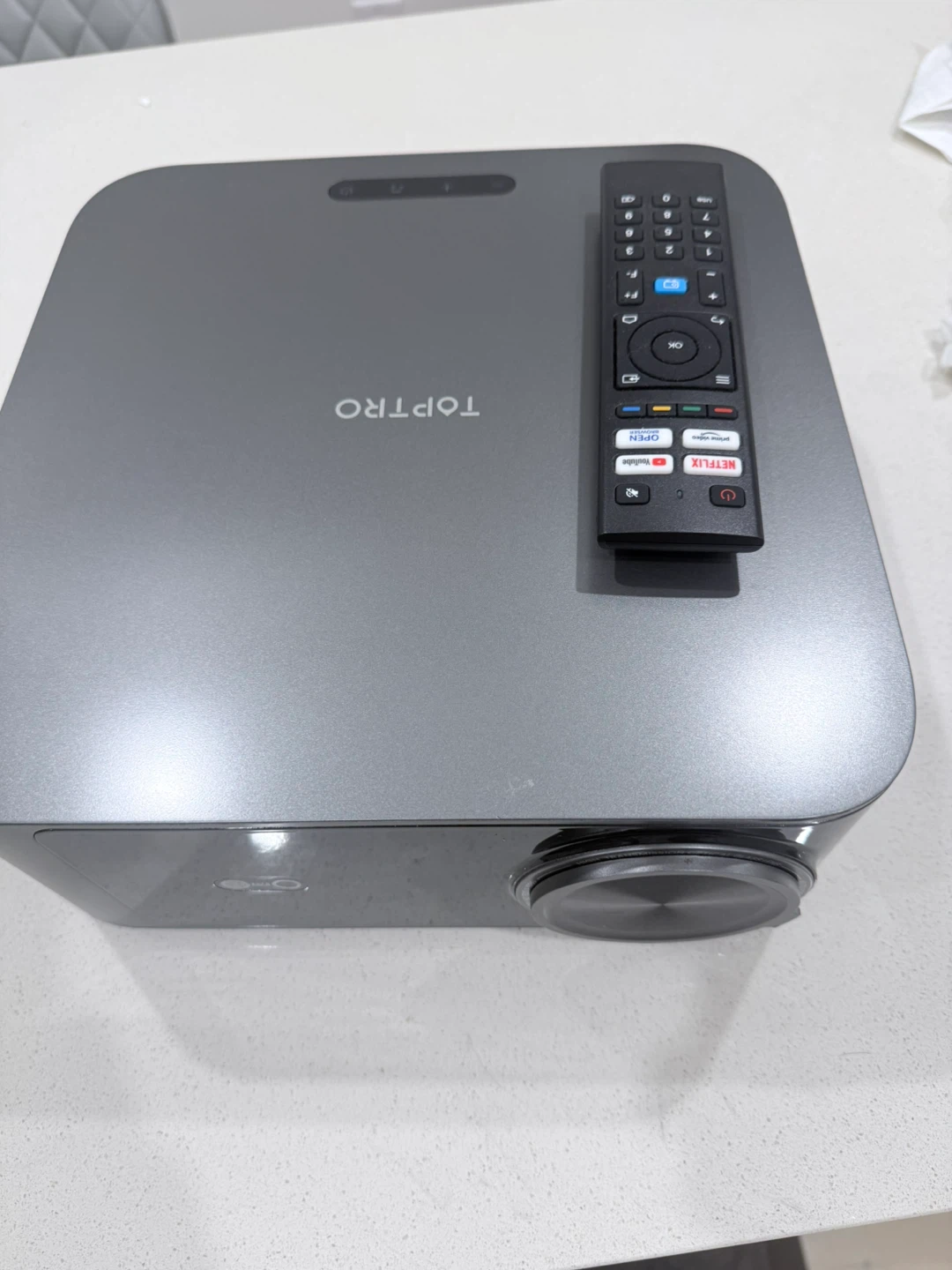 TOPTRO Full HD 1080p Projector (1200 ANSI, Netflix built-in)