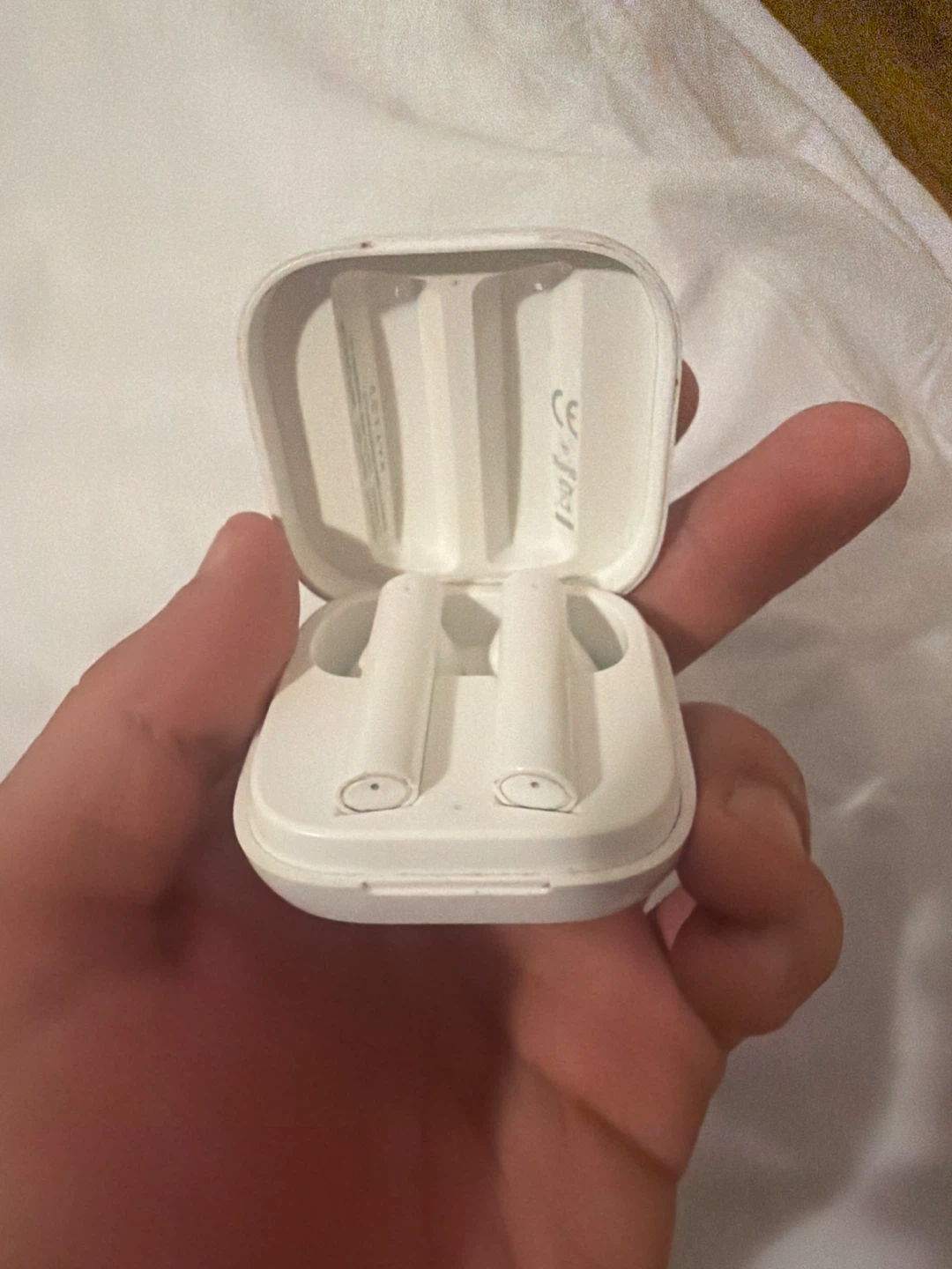 White Wireless Earbuds Haylo