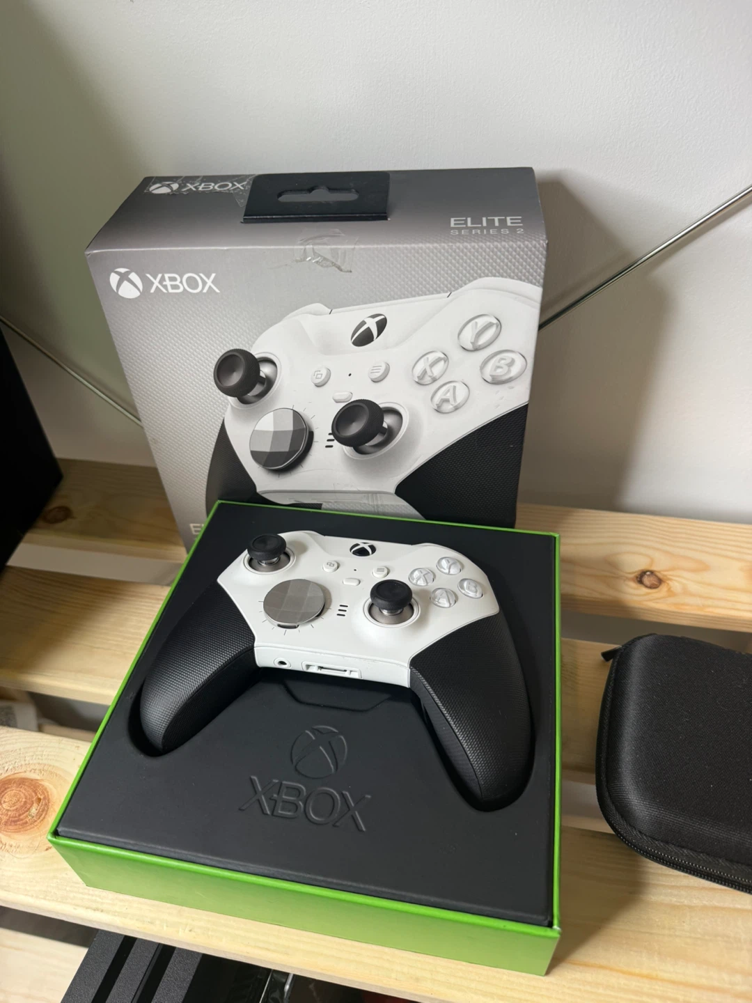 White Xbox elite series 2 controller - photo 2