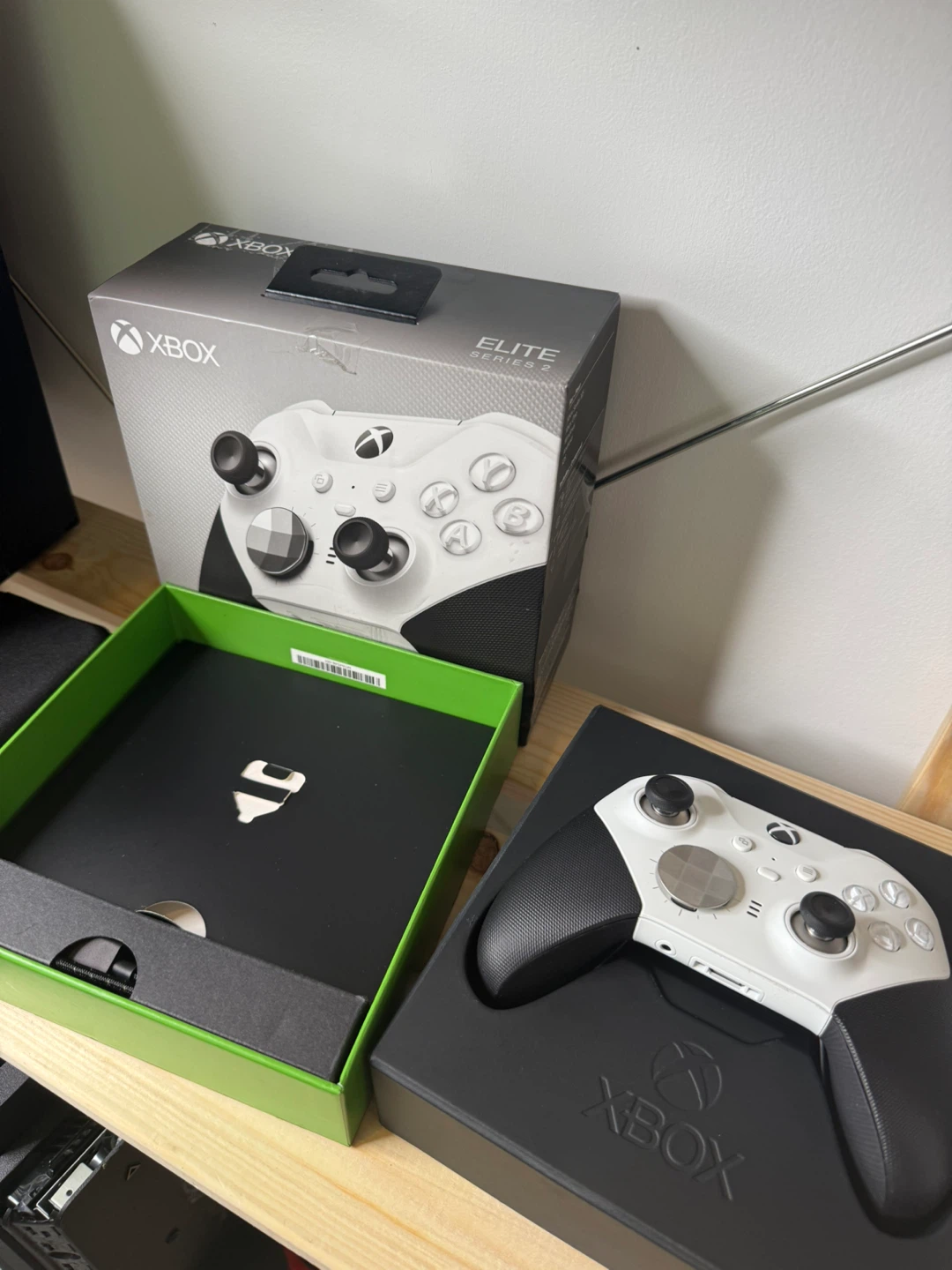White Xbox elite series 2 controller - photo 4