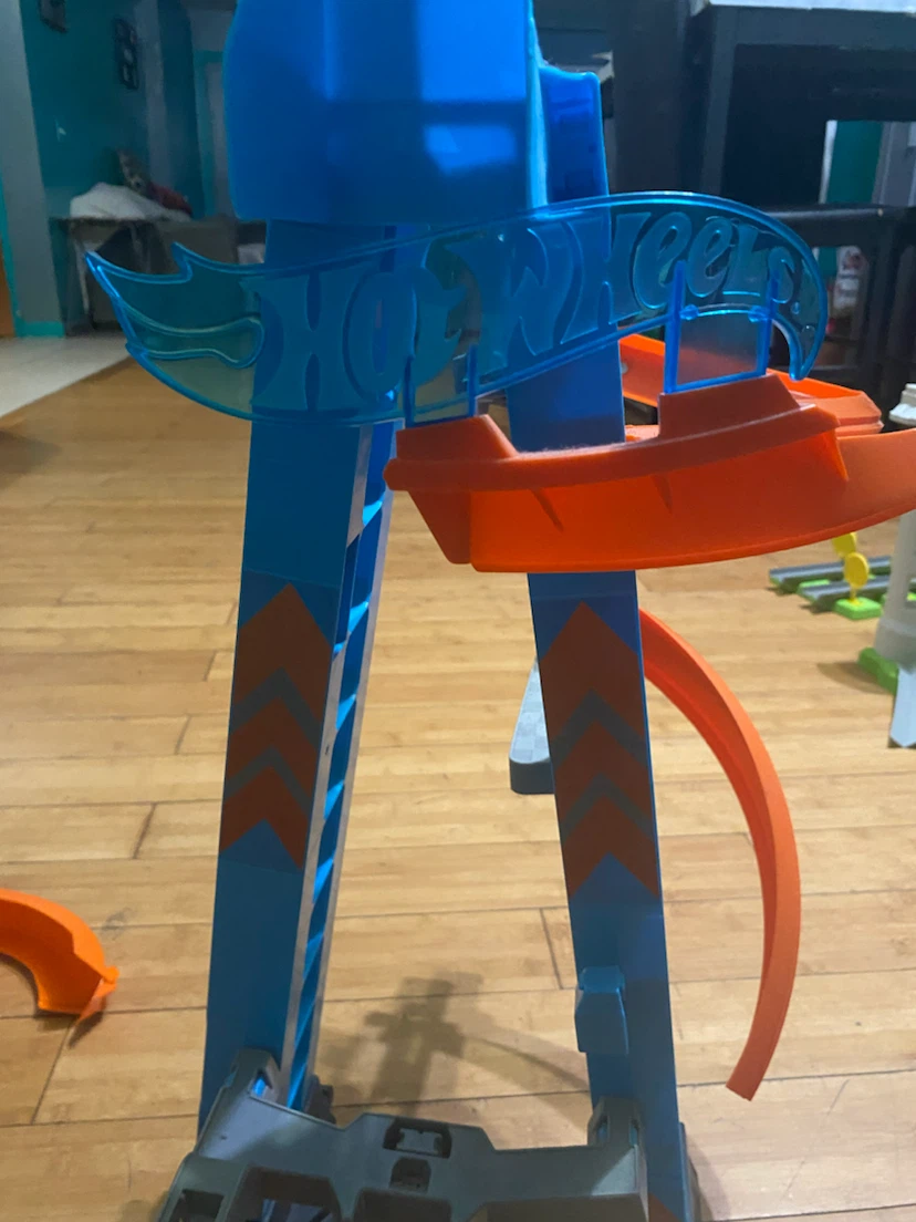 Hot wheels racetrack