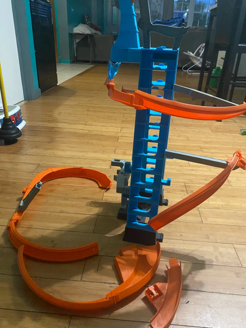 Hot wheels racetrack - photo 2