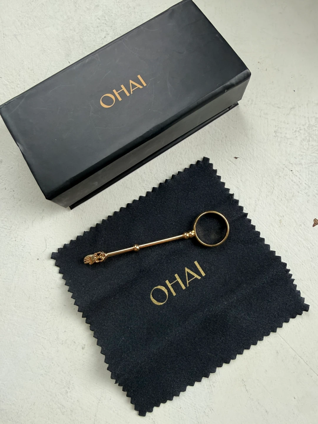 OHAI gold tiny hands holder