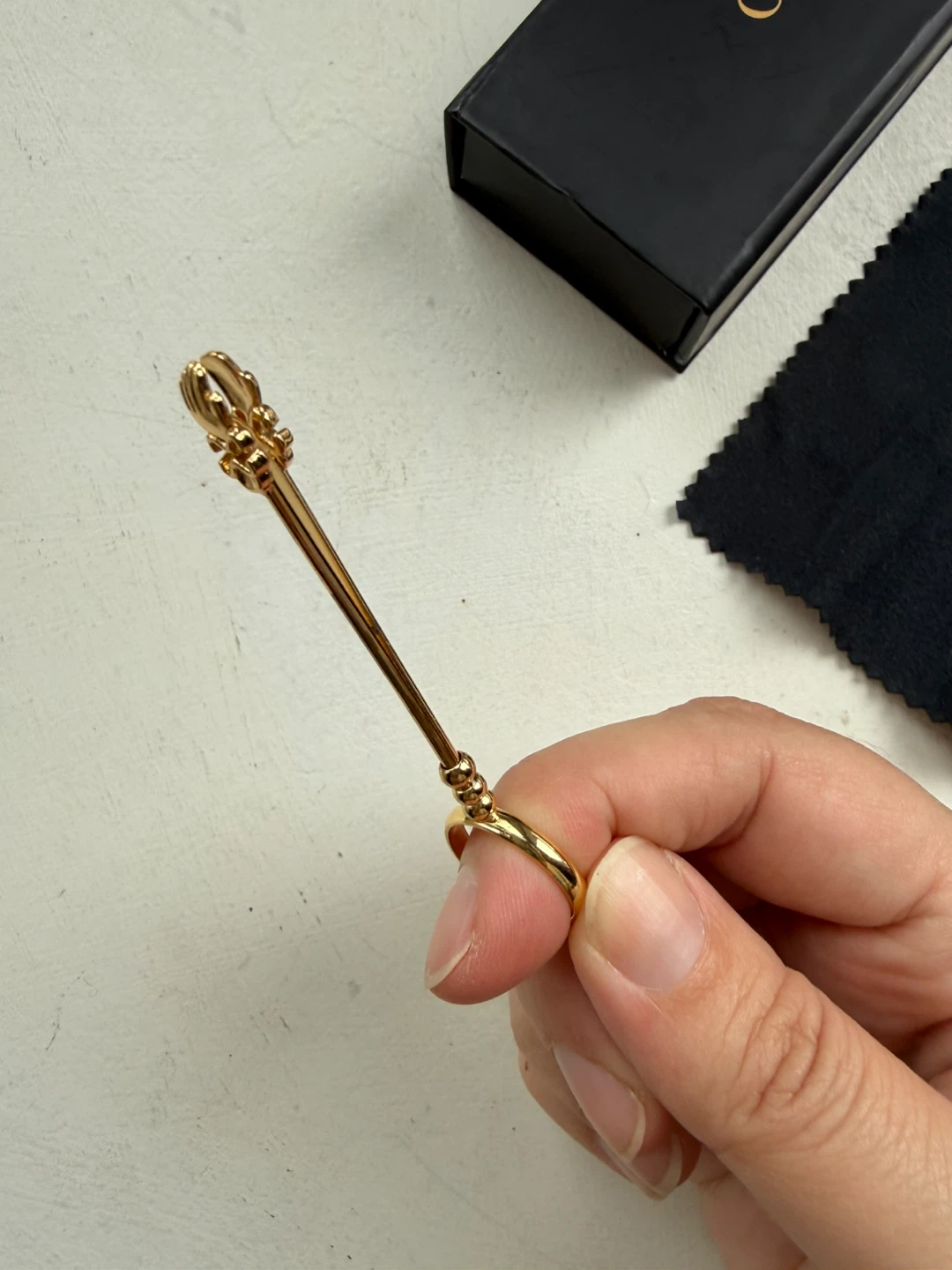 OHAI gold tiny hands holder - photo 2