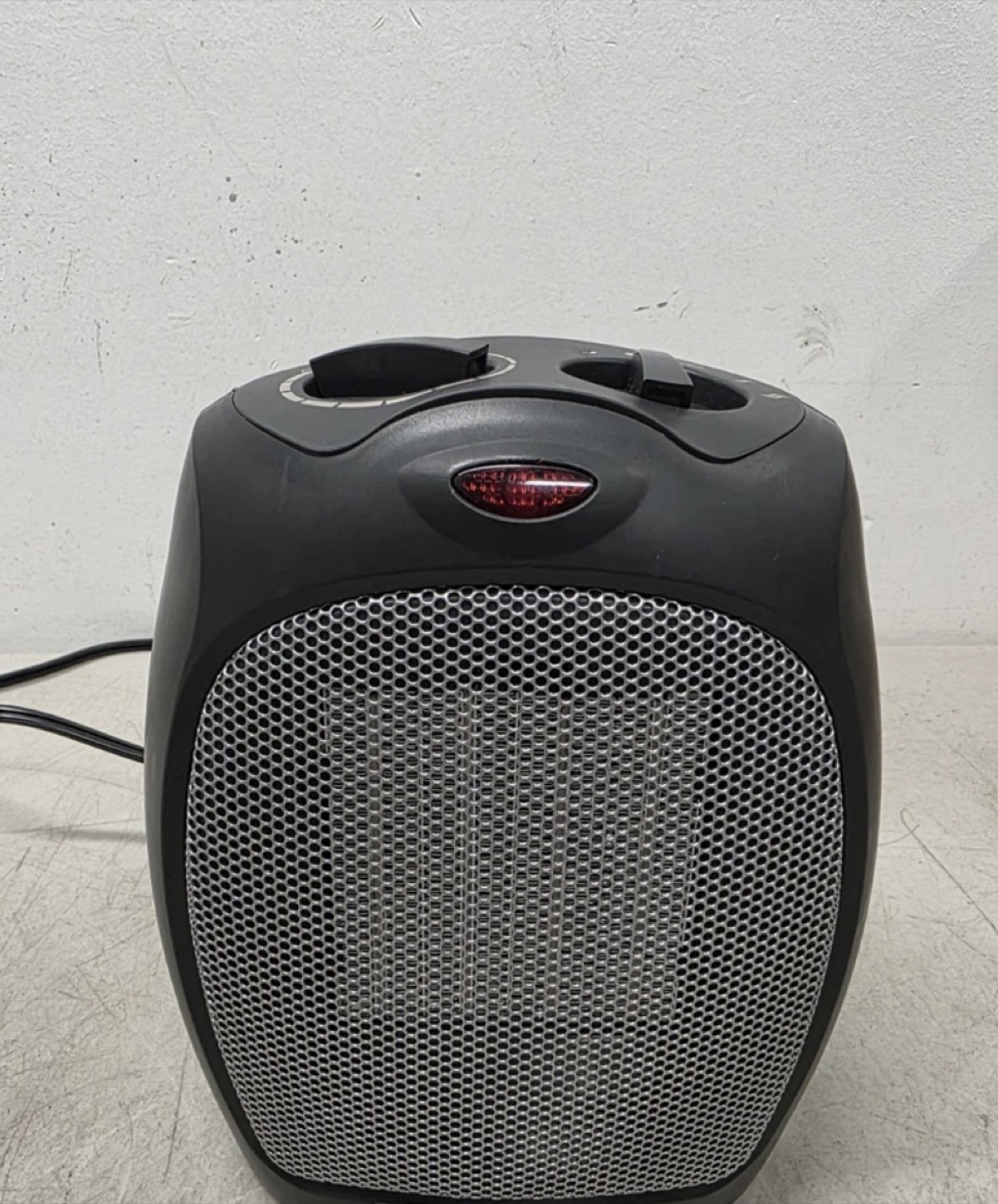 Amazon Basics Portable Ceramic Heater - photo 2
