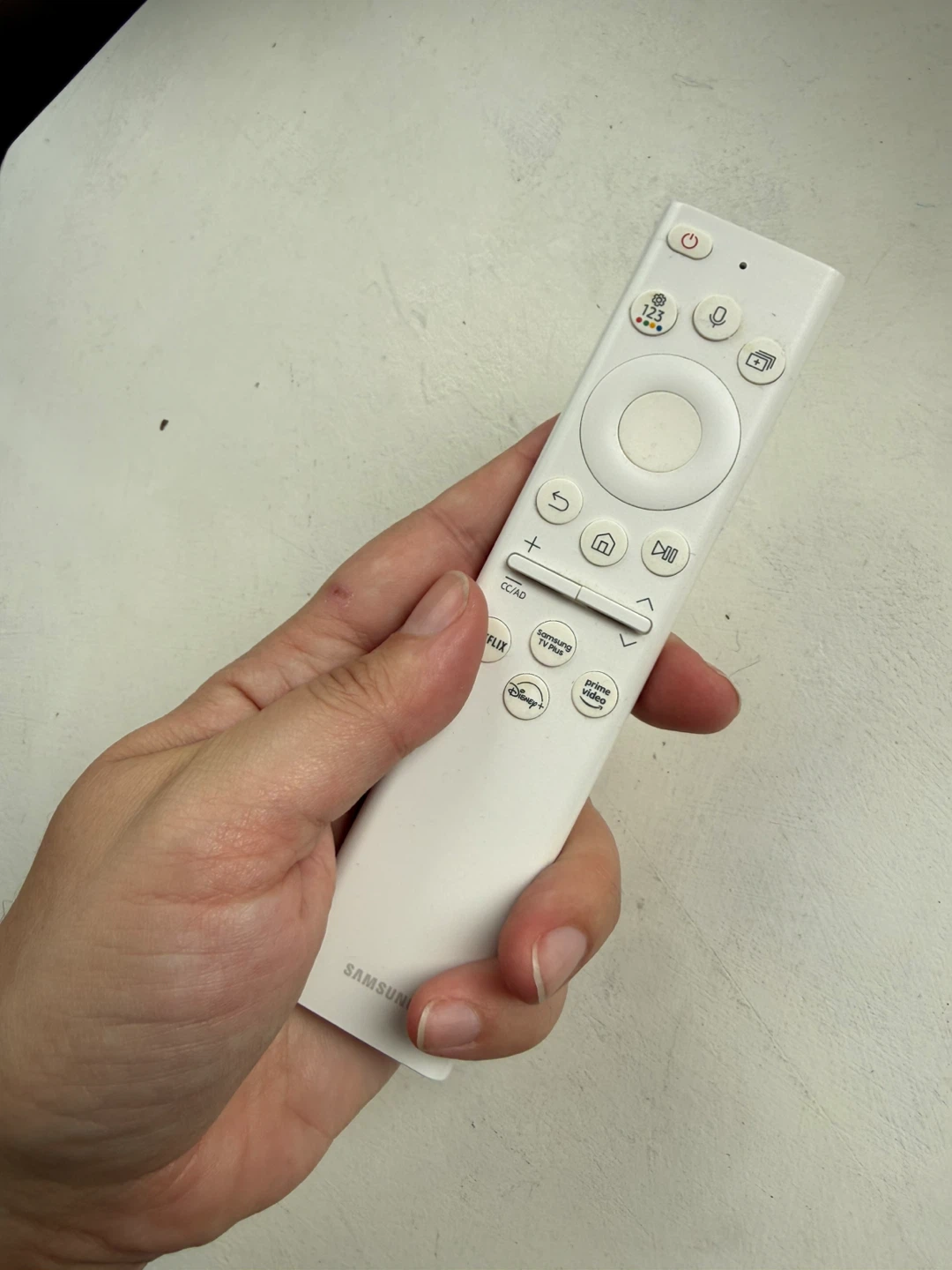 Samsung TV remote - rechargeable - photo 2