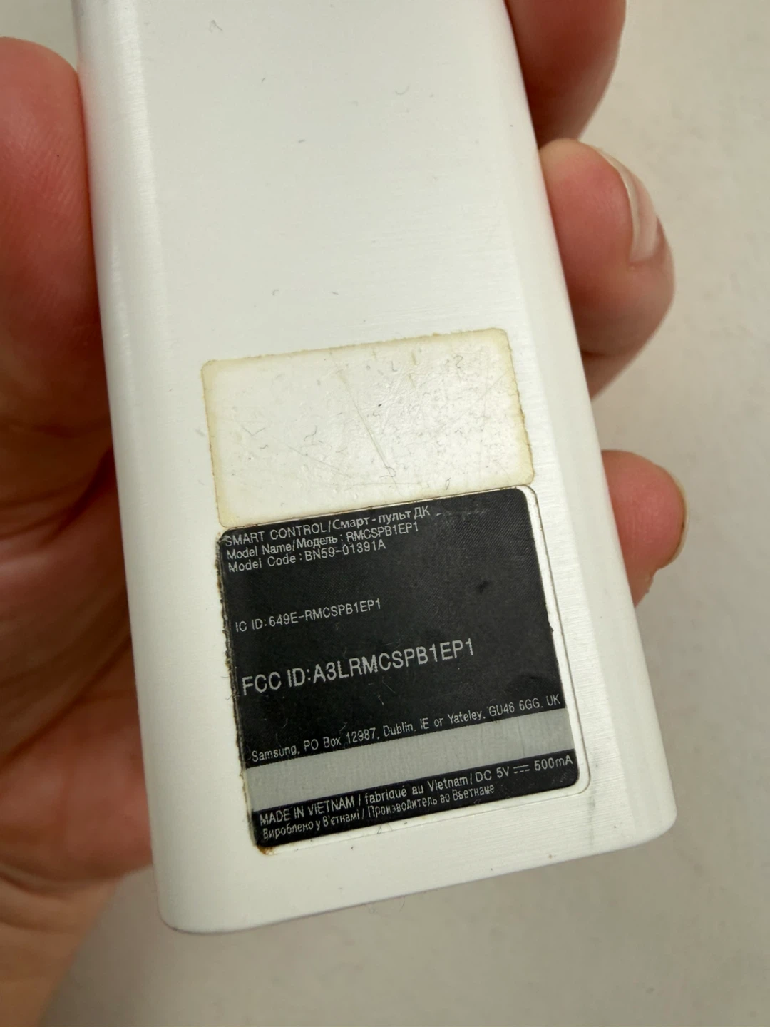 Samsung TV remote - rechargeable - photo 4