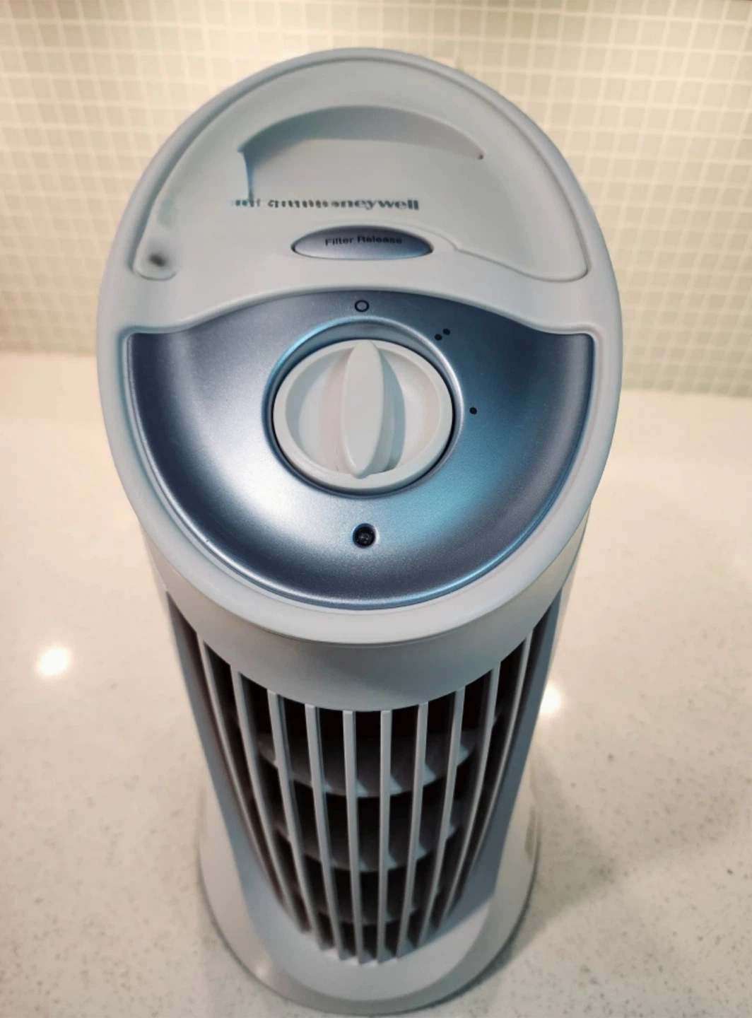 QuietClean Mini Tower Air Purifier, Removes Allergens & Odours - photo 4