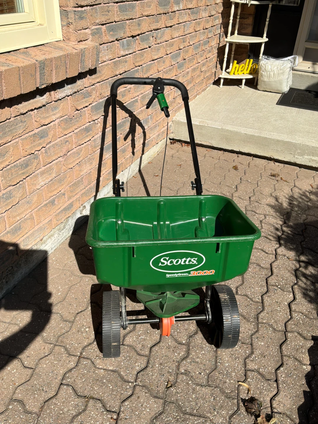 Scotts SpeedyGreen 3000 Broadcast Spreader