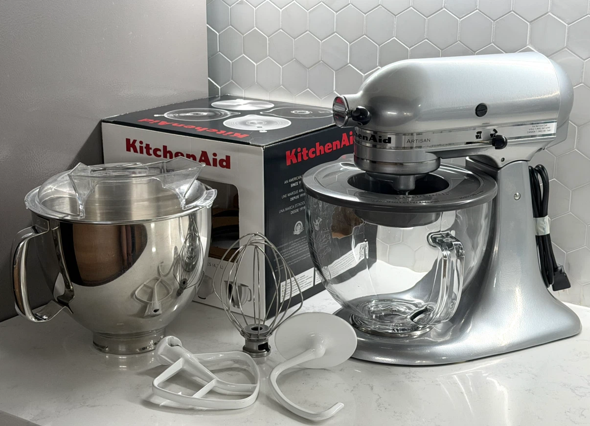 KitchenAid Artisan 5-Quart 325 watt Mixer (Silver)