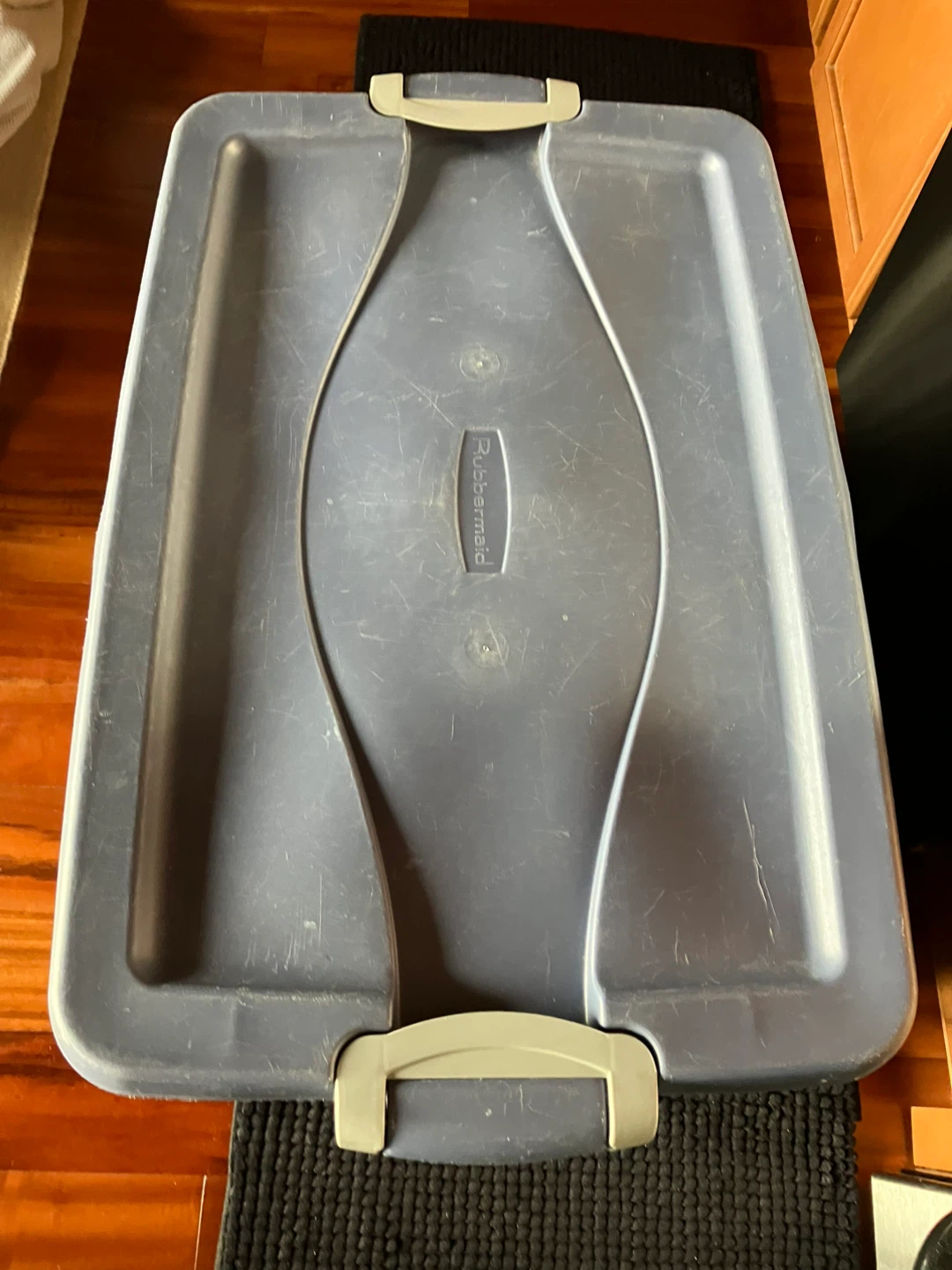 Rubbermaid Roughneck 35 Gallon Latching Storage Bin - photo 3