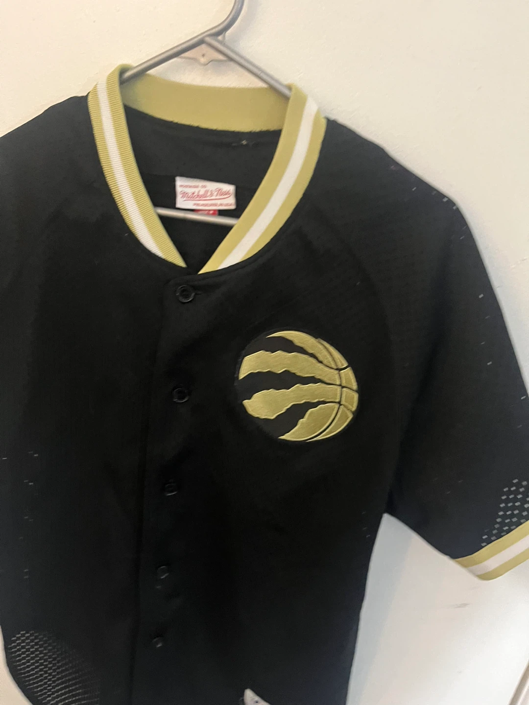 Mitchell & Ness Toronto Raptors Button-Up Jersey size M - photo 3