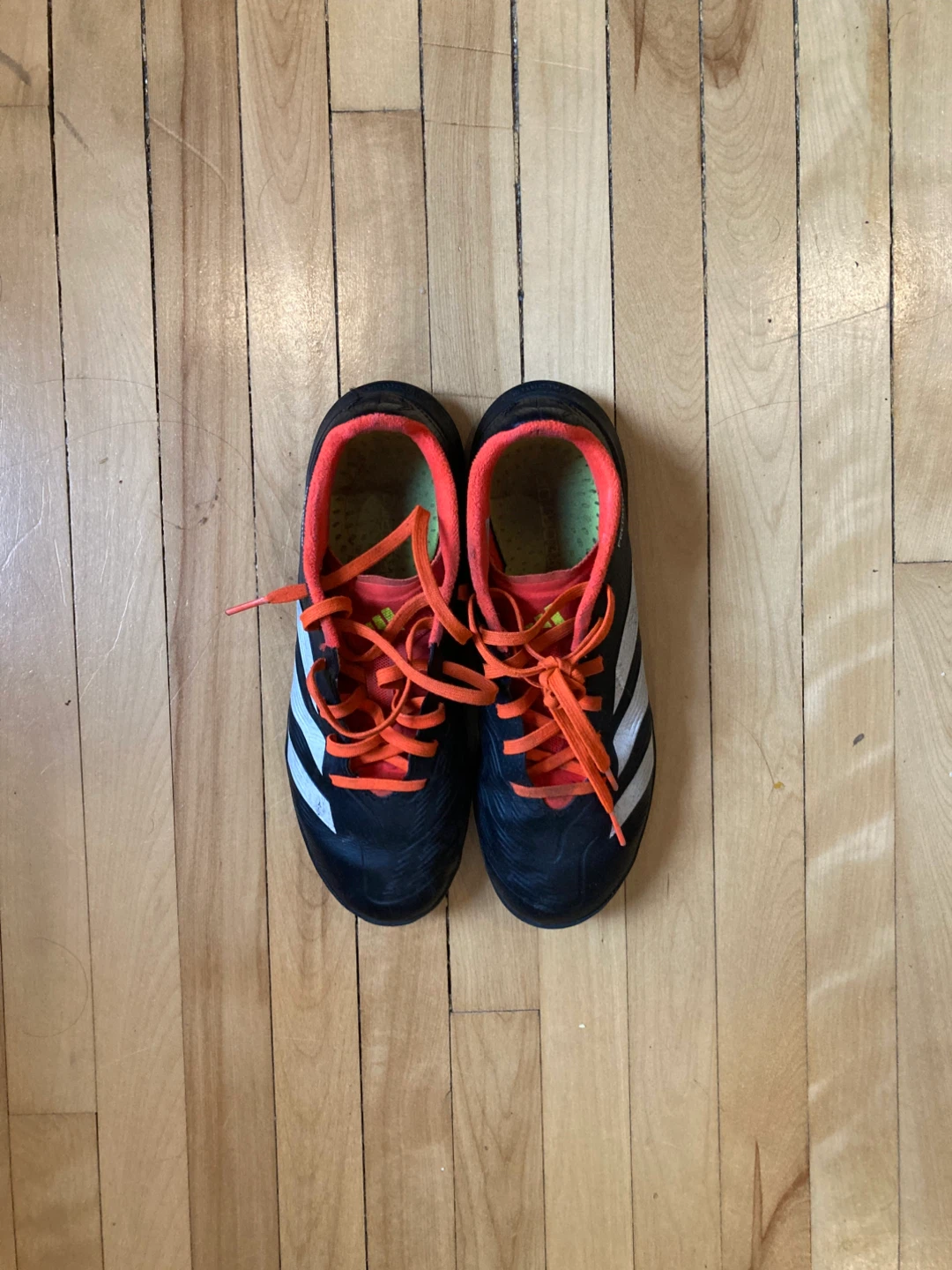 Adidas kids soccer shoes indoor size 4.5 (US)
