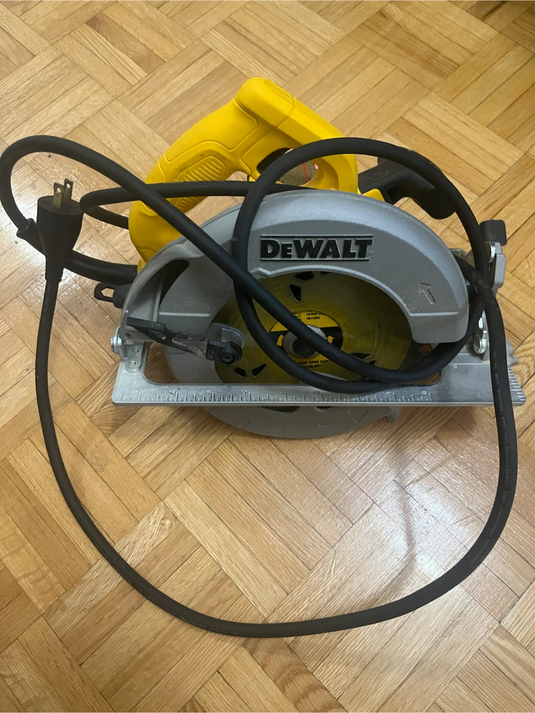 DeWalt DWE575 7-1/4" Circular Saw - photo 5