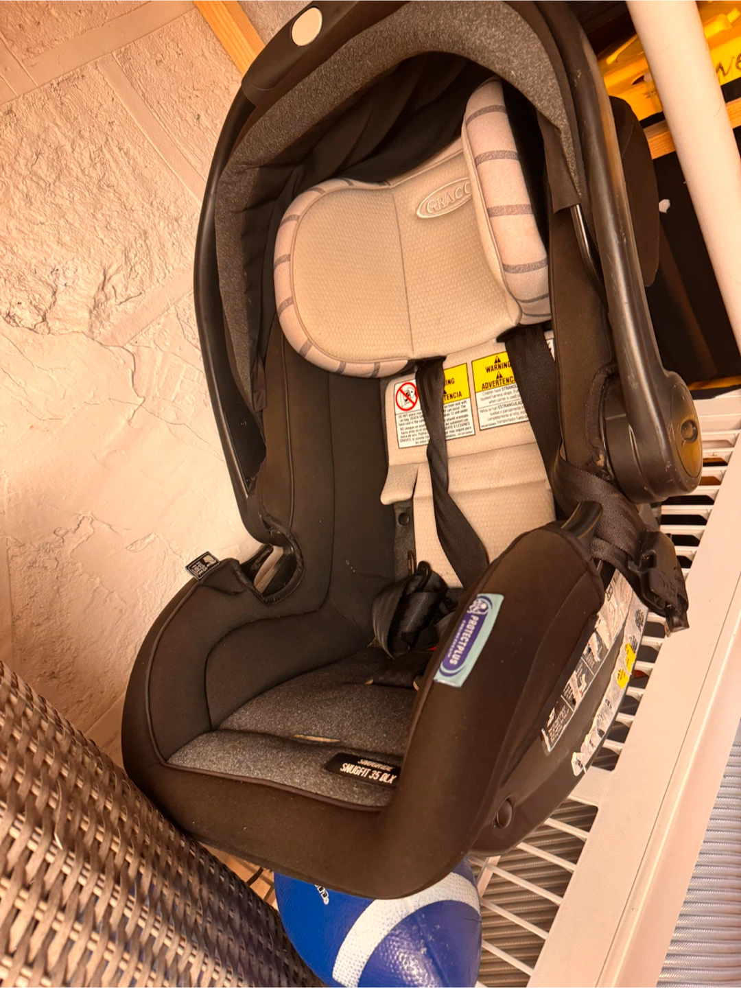 Graco SnugRide SnugFit 35 DLX Infant Car Seat - photo 3