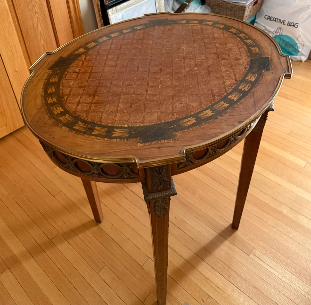 Vintage Oval Side Table with Marquetry Detail - photo 2