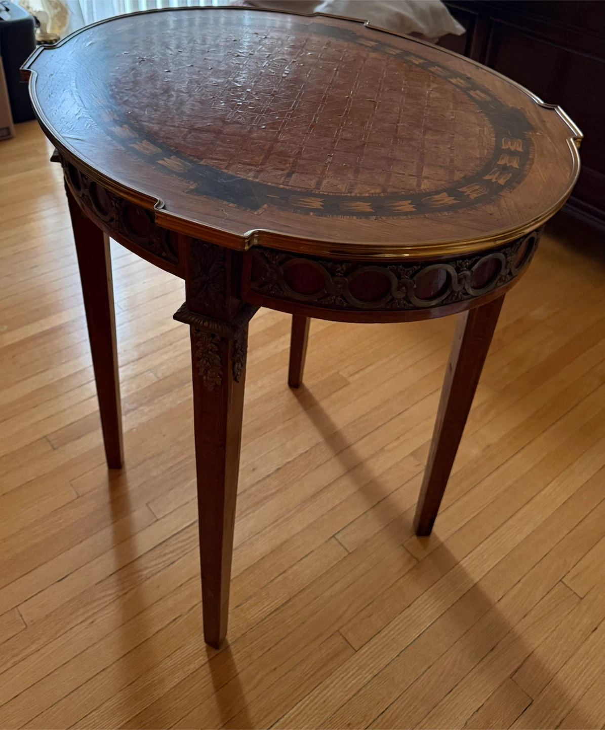 Vintage Oval Side Table with Marquetry Detail - photo 3