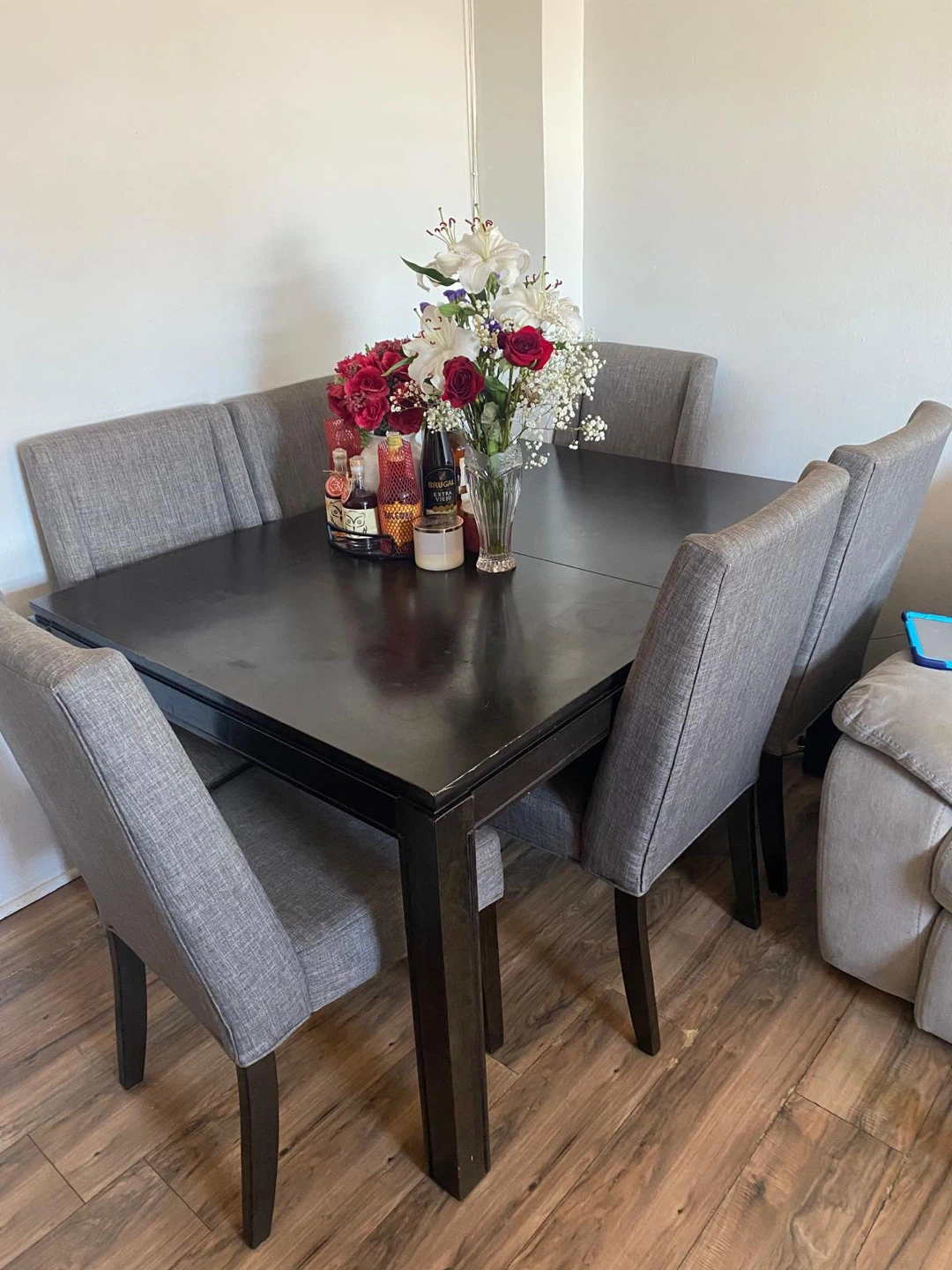 Dining table and 6 chairs set