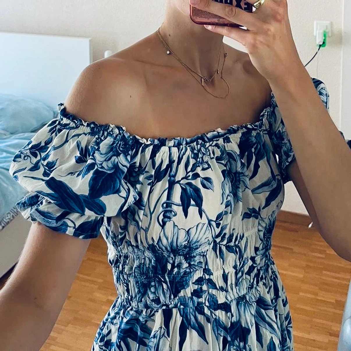 H&M Blue and White Floral Off-the-Shoulder Dress - photo 3