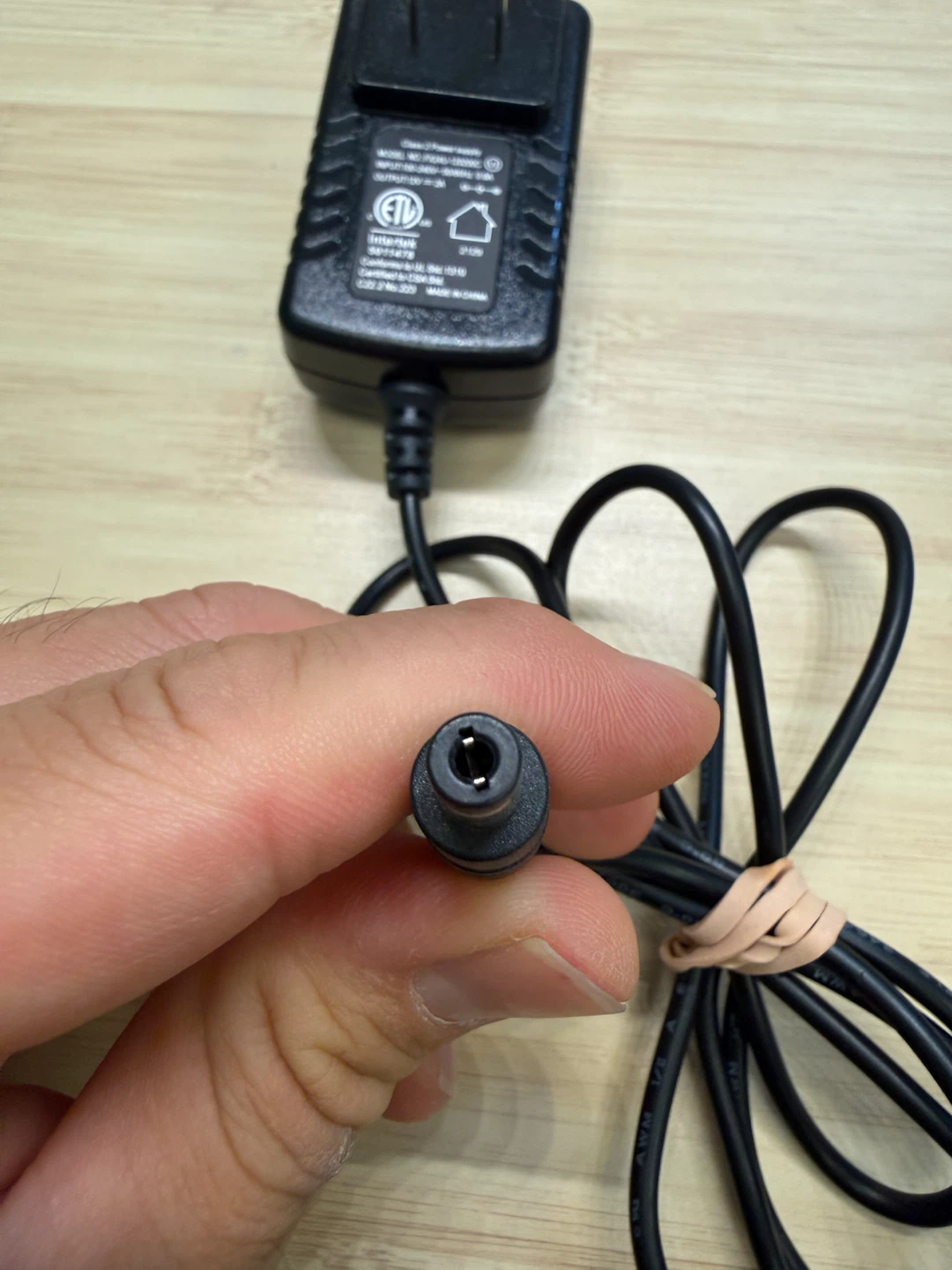 12V 2A Power Adapter FX24U-120200C - photo 3