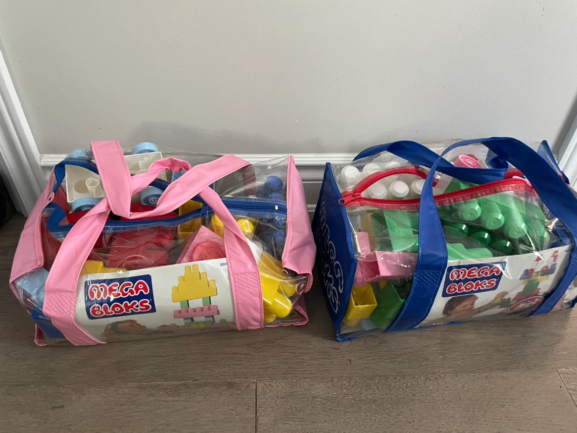 Mega Bloks Building Set in Carrying Bags