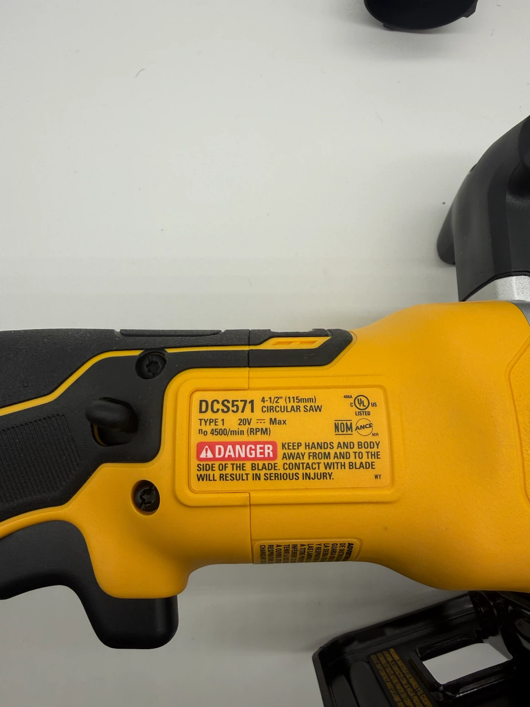 DEWALT 20V MAX ATOMIC Brushless 4-1/2-inch Compact Circular Saw - photo 3