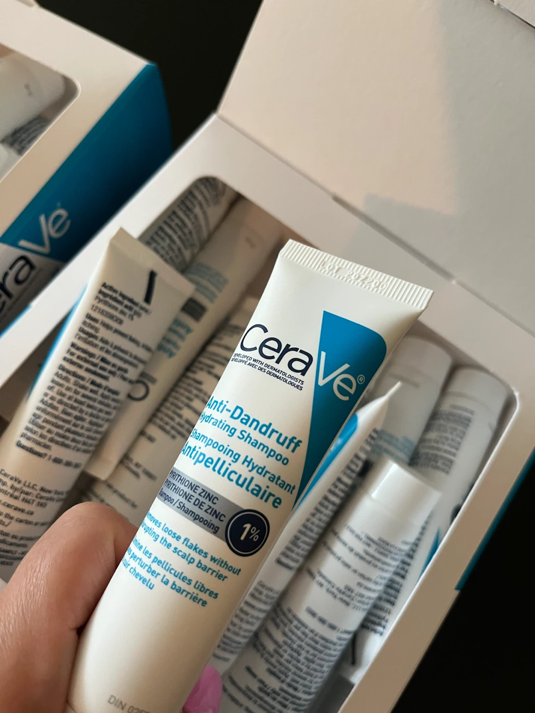 CeraVe Anti-Dandruff Hydrating Shampoo Sample Set - photo 3