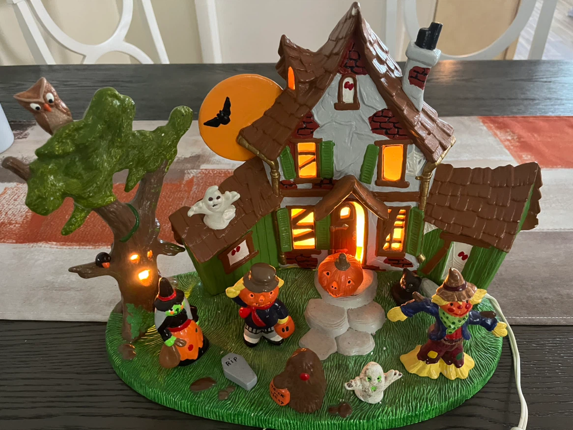Vintage  Halloween Haunted House Lighted Village - photo 2