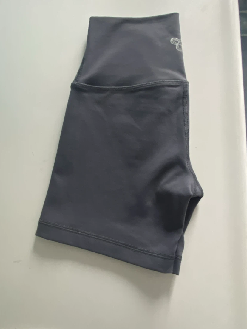 Women’s Aritzia Tn Action Bike Shorts! - photo 5