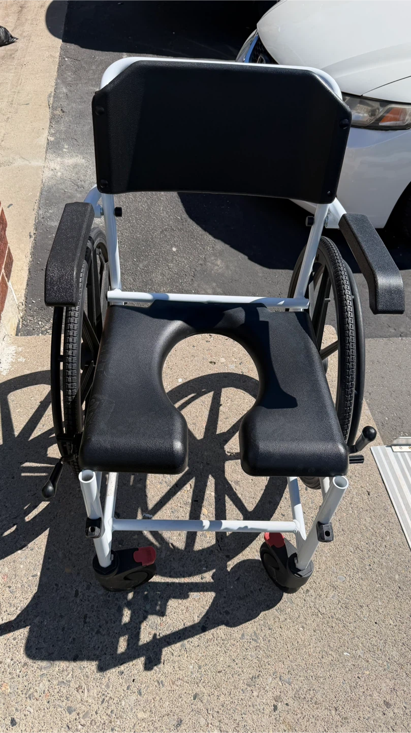 KMINA Shower/Commod Wheelchair - photo 3