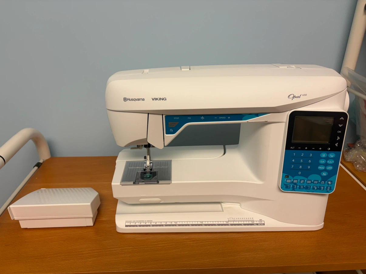 Husqvarna Viking Opal 650 Sewing Machine