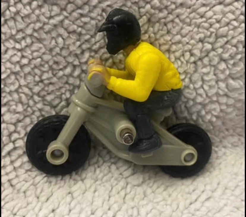 Vintage 1999-2004 McDonald’s Happy Meal Toy Lot - photo 2
