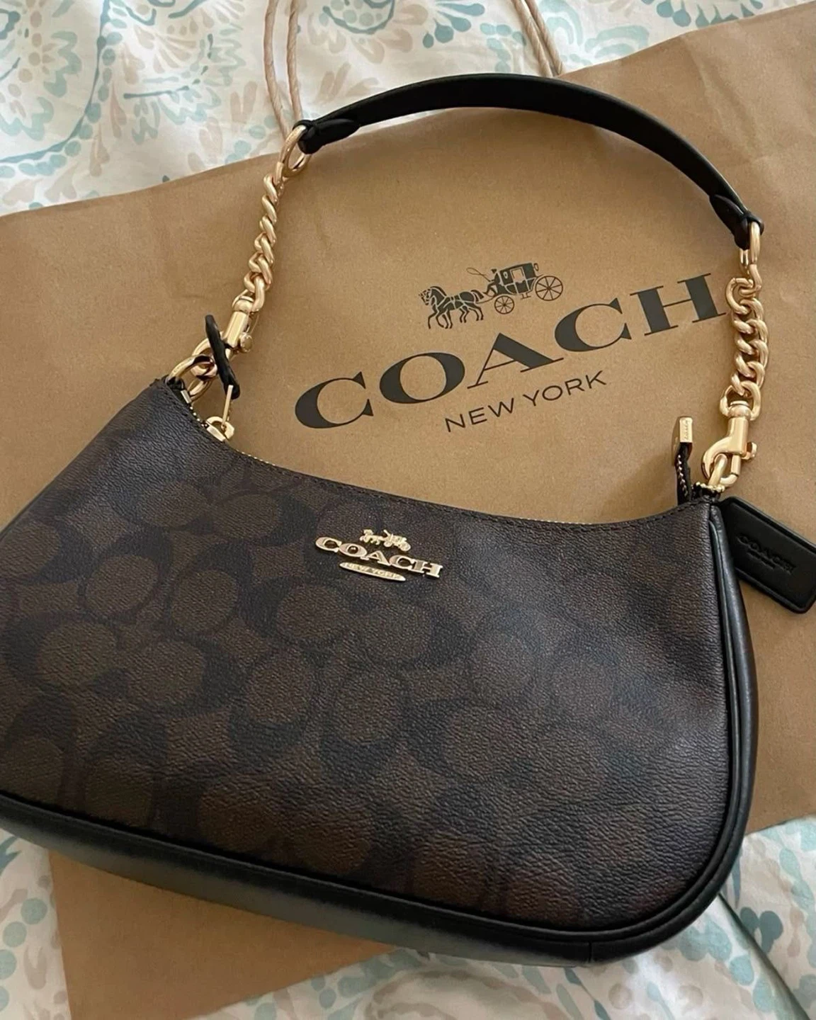 Coach Signature Canvas Shoulder Bag - photo 2