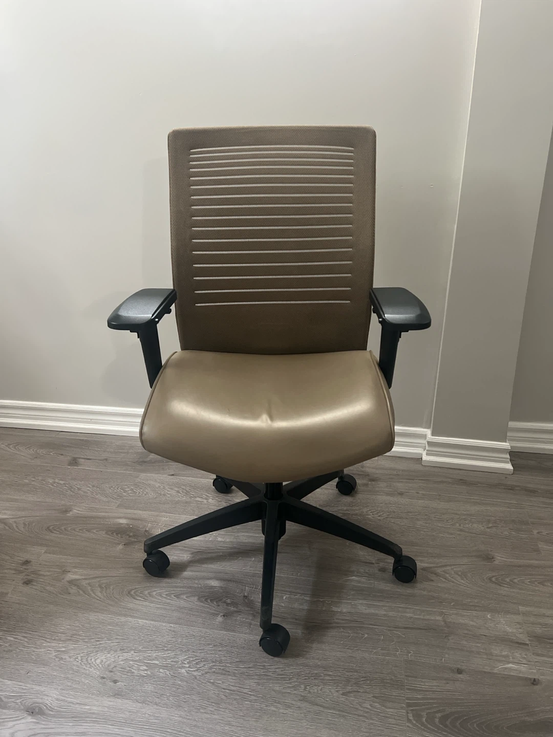 Loover Sandy Beach Adjustable Mesh Office Chair