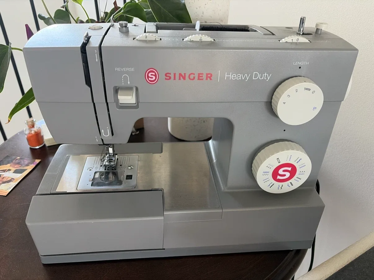 Singer Heavy Duty Sewing Machine