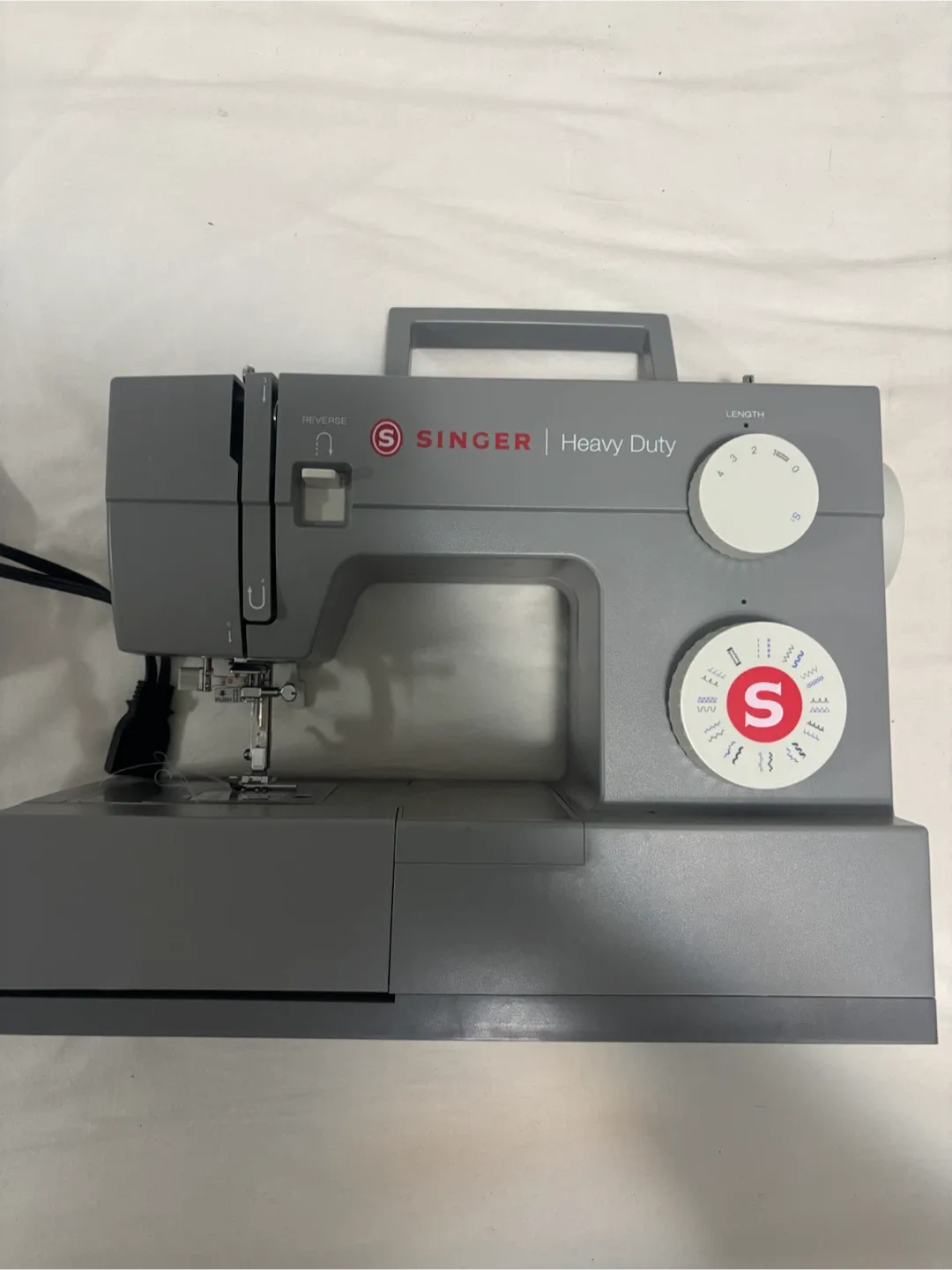 Singer Heavy Duty 44S + pattern making kit