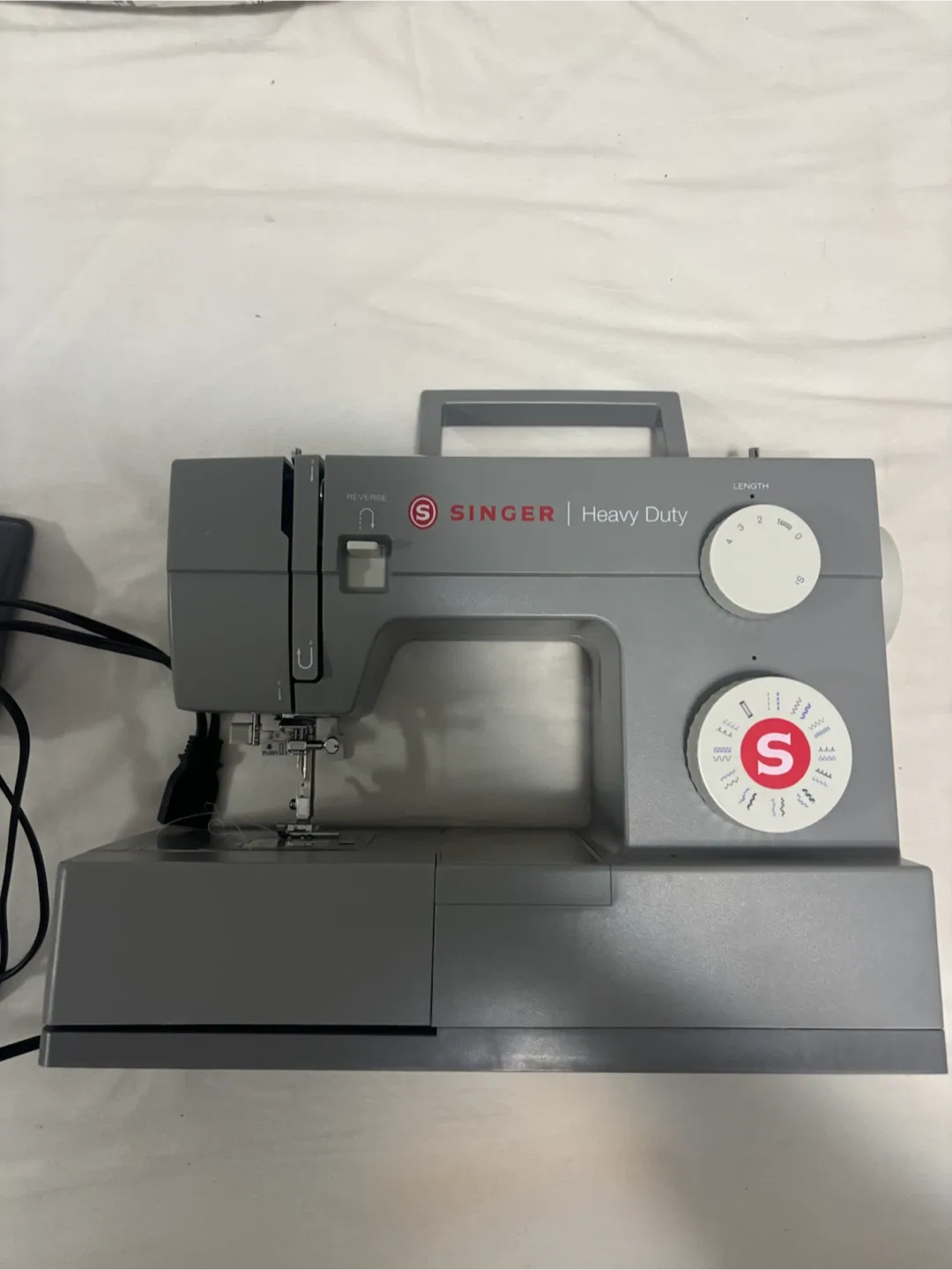 Singer Heavy Duty 44S + pattern making kit - photo 2