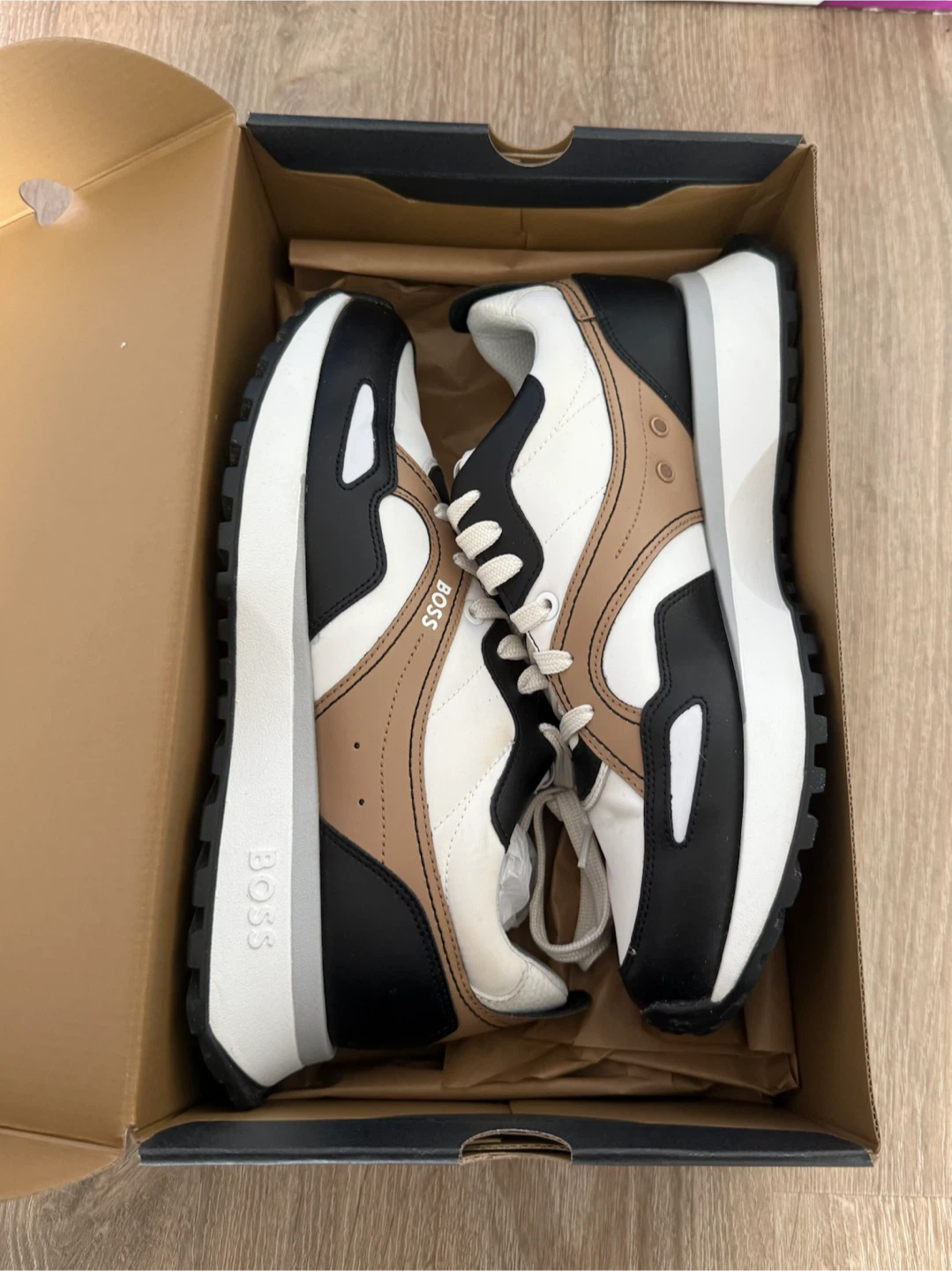 Hugo Boss Sneakers sz 9 248$ retail