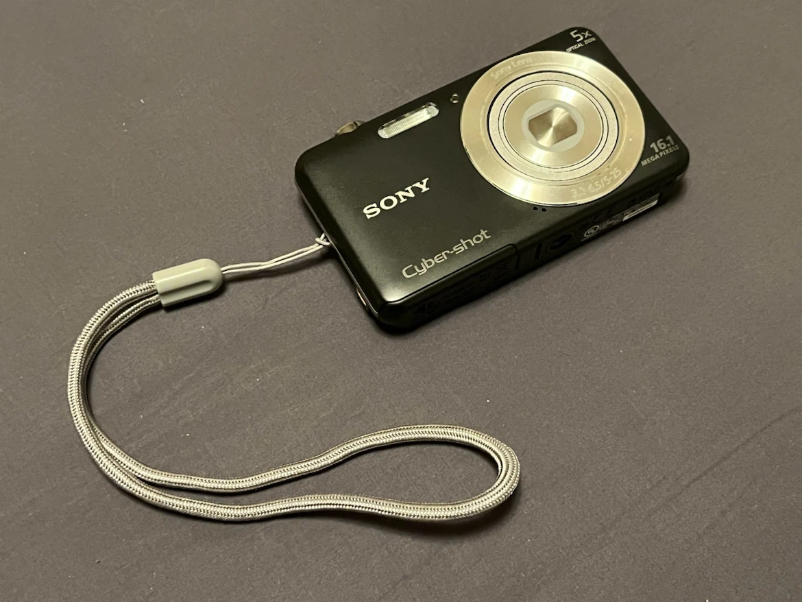 Sony Cybershot Digital Camera - photo 2