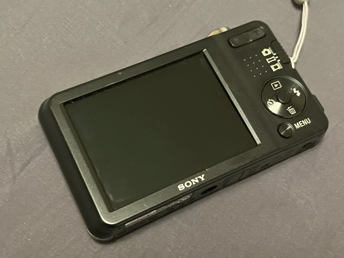 Sony Cybershot Digital Camera - photo 4