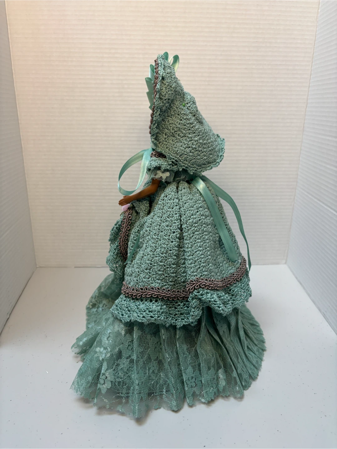1990 Barbie Doll in Crochet Victorian-Style Gown - photo 3