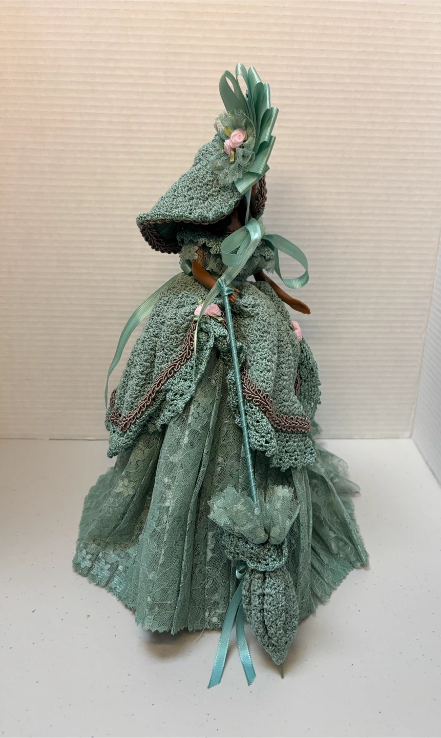 1990 Barbie Doll in Crochet Victorian-Style Gown - photo 4