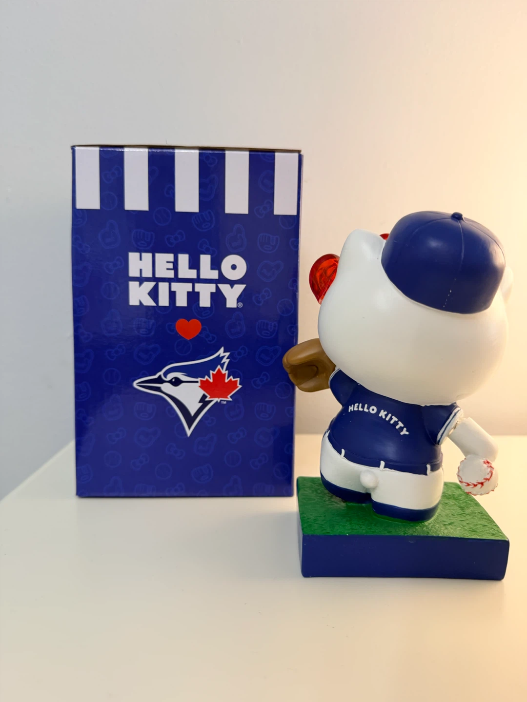 (2 available!) Hello Kitty x Blue Jays Bobblehead BNIB - photo 2