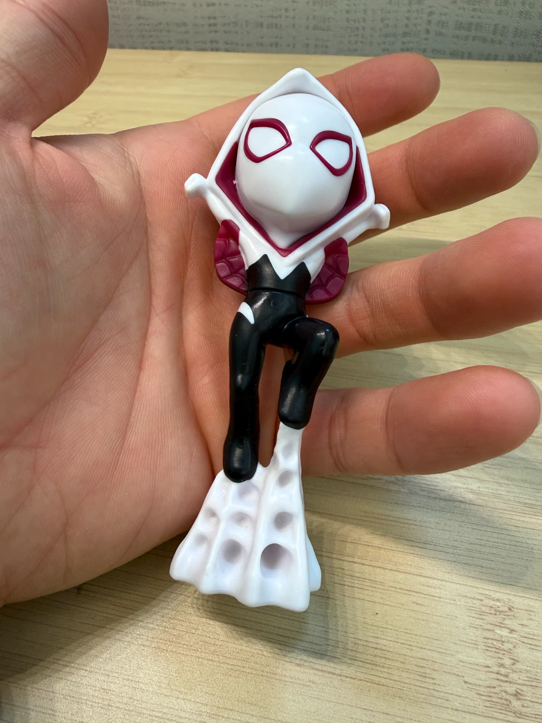 Spider-Gwen Figure - photo 3