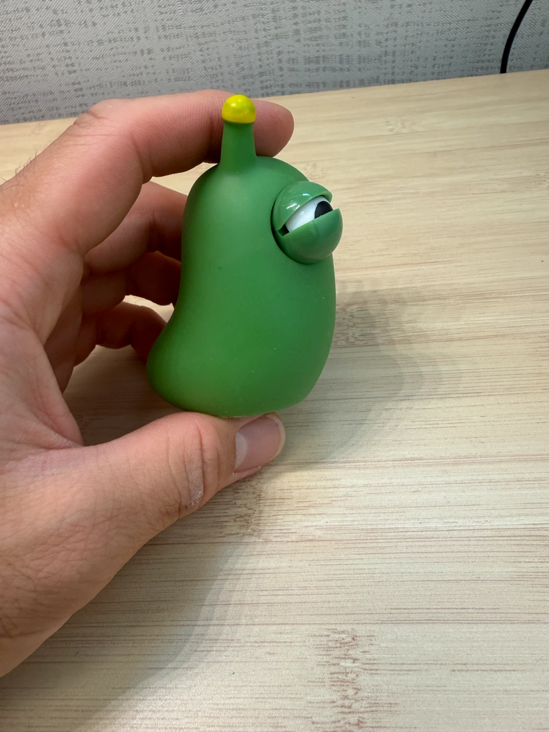 Green alien eye-popping stress toy - photo 3