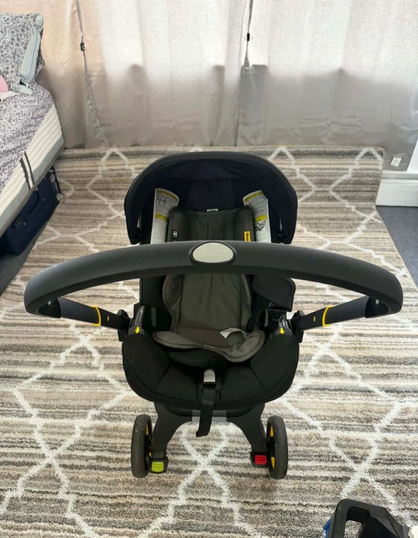 Doona Car Seat and Stroller with Base - photo 2