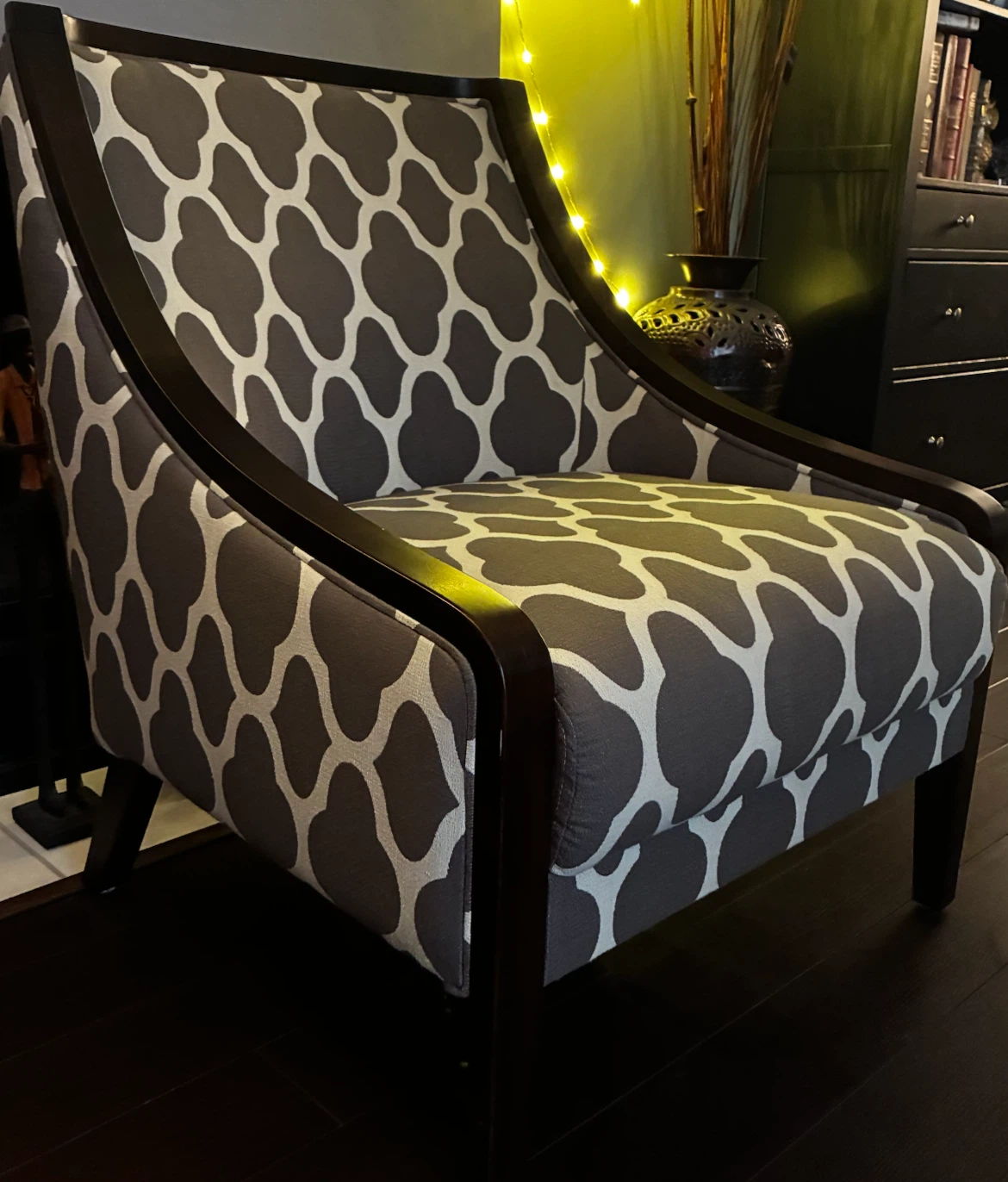 Modern patterned accent chair - photo 2
