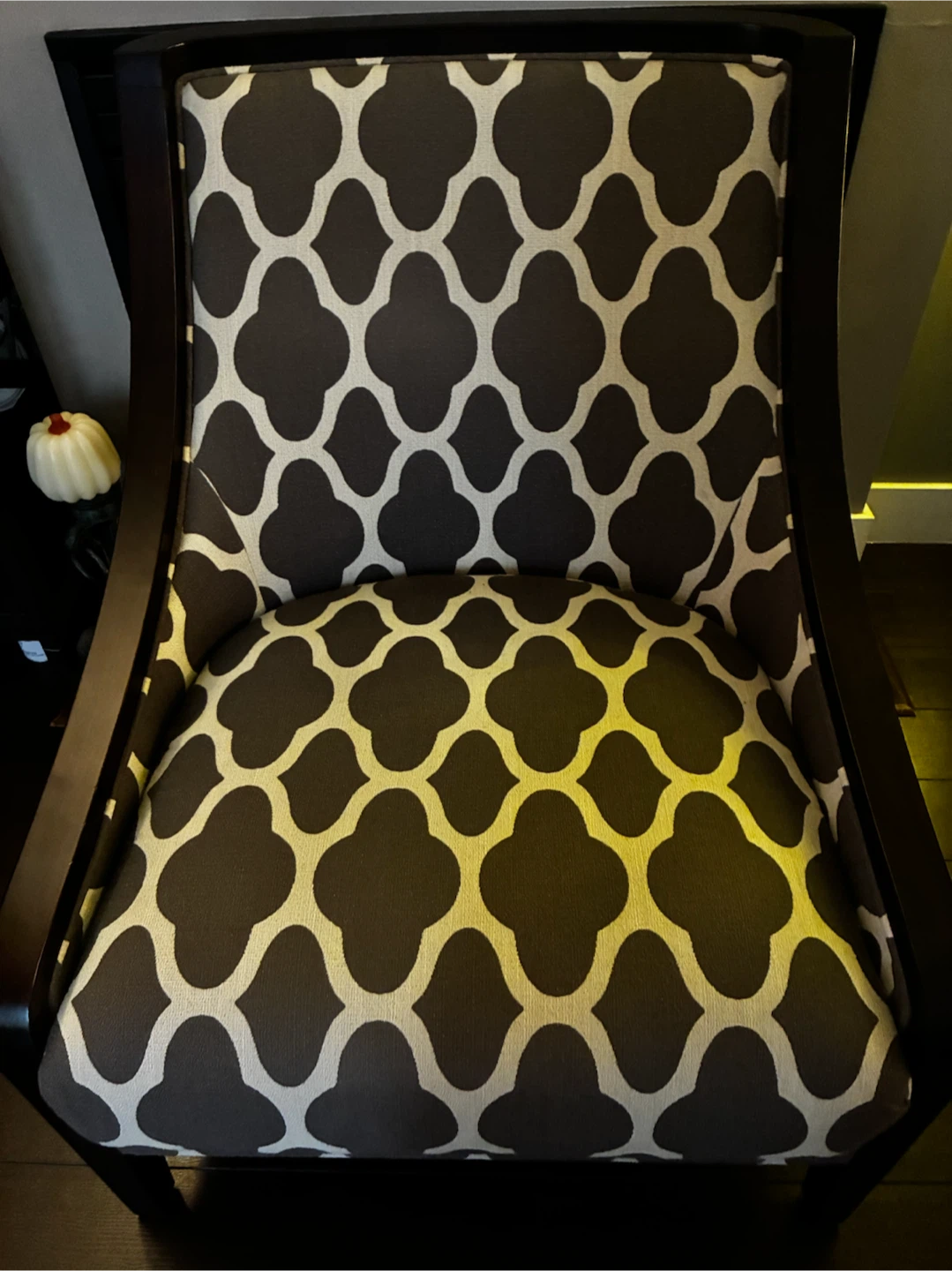 Modern patterned accent chair - photo 3