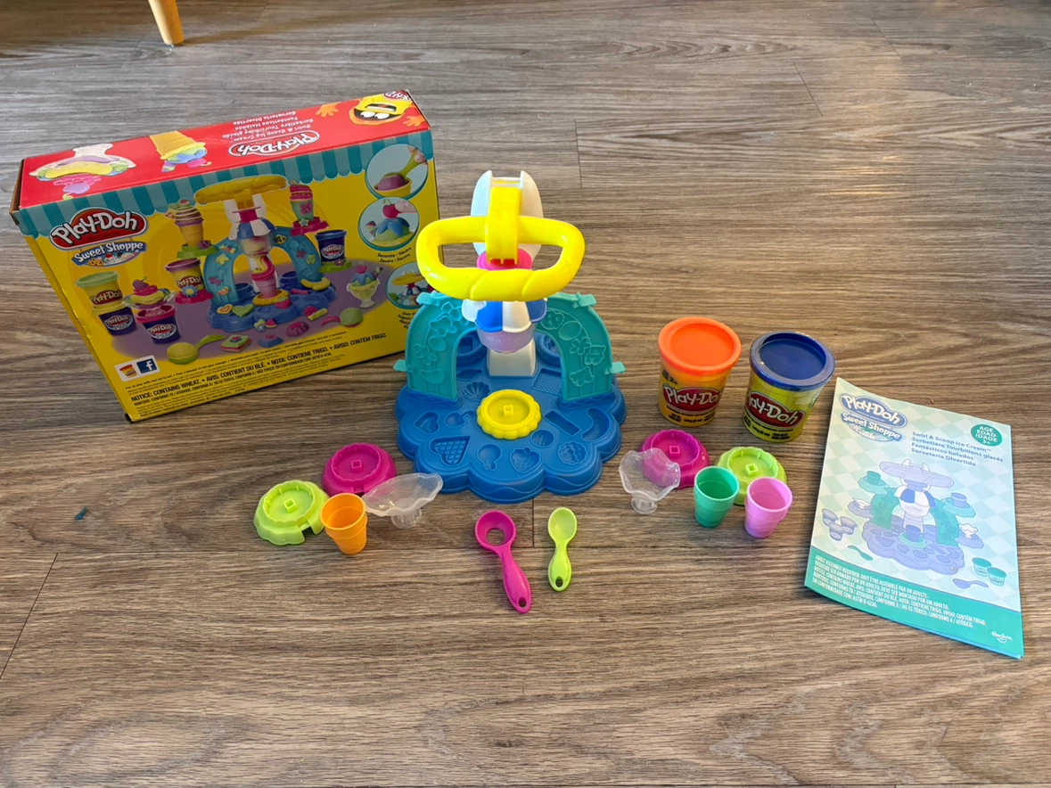 Play-Doh Sweet Shoppe Swirl & Scoop Ice Cream Set